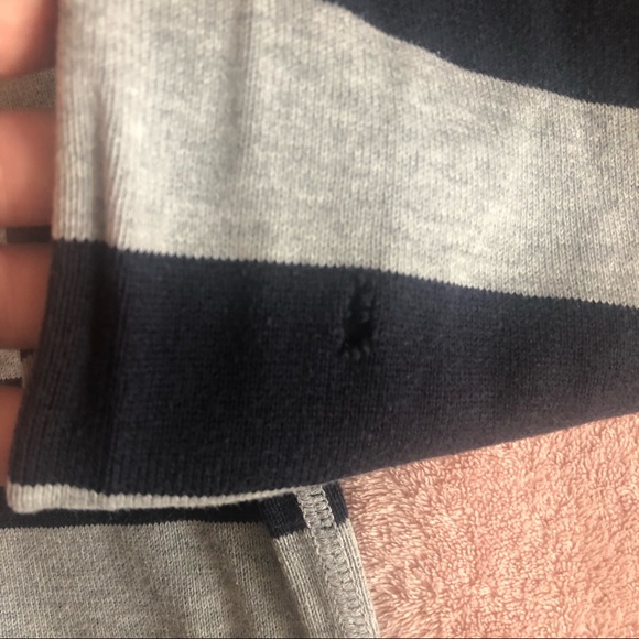 Men’s Medium IZOD Grey and Navy Sweater - Picture 4 of 4
